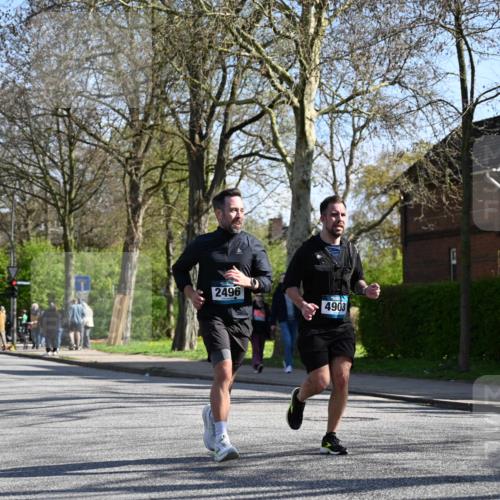 12.04.2026 - 45. Internationalen Wilhelmsburger Insellauf J. Mangold http://msf.ph/oto/9462797 12.04.2026 10:50:39 Ziel 4903, 2496, 2198, 2197, 3039, 3550, 4659, 2935, 5823, 2762, 2762, 5618, 4756, 2506, 3996, 5608, 2598 meine-sportfotos.de