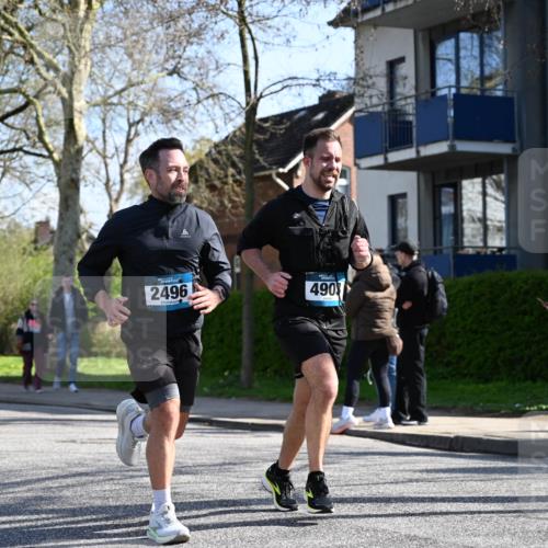 12.04.2026 - 45. Internationalen Wilhelmsburger Insellauf J. Mangold http://msf.ph/oto/9462812 12.04.2026 10:50:39 Ziel 4903, 2496, 2198, 2197, 3039, 3550, 4659, 2935, 5823, 2762, 2762, 5618, 4756, 2506, 3996, 5608, 2598 meine-sportfotos.de