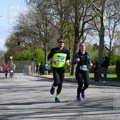 12.04.2026 - 45. Internationalen Wilhelmsburger Insellauf J. Mangold http://msf.ph/oto/9462828 12.04.2026 10:50:43 Ziel 4903, 2496, 2198, 2197, 3039, 3550, 4659, 2935, 5823, 2762, 5618, 4756, 2506, 3996, 5608, 2598, 3049, 4263 meine-sportfotos.de