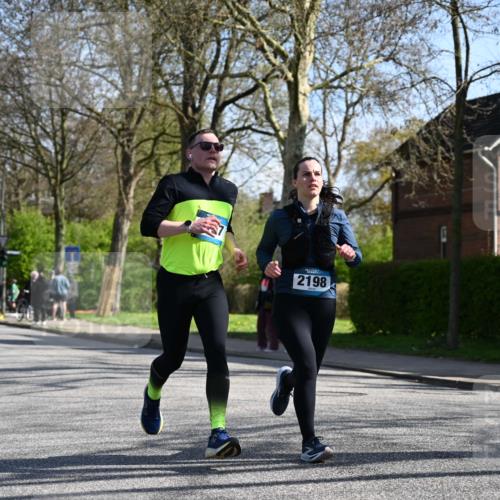 12.04.2026 - 45. Internationalen Wilhelmsburger Insellauf J. Mangold http://msf.ph/oto/9462837 12.04.2026 10:50:44 Ziel 4903, 2496, 2198, 2197, 3039, 3550, 4659, 2935, 5823, 2762, 5618, 4756, 2506, 3996, 5608, 2598, 3049, 4263 meine-sportfotos.de