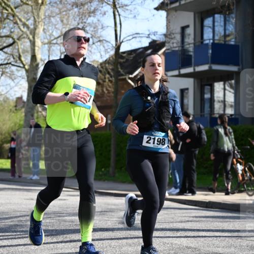 12.04.2026 - 45. Internationalen Wilhelmsburger Insellauf J. Mangold http://msf.ph/oto/9462849 12.04.2026 10:50:45 Ziel 4903, 2496, 2198, 2197, 3039, 3550, 4659, 3550, 4659, 2935, 5823, 2762, 5618, 4756, 2506, 3996, 5608, 2598, 3049, 4263, 5769 meine-sportfotos.de