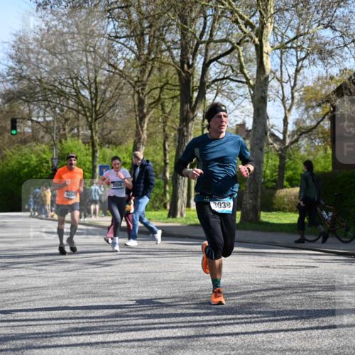12.04.2026 - 45. Internationalen Wilhelmsburger Insellauf J. Mangold http://msf.ph/oto/9462858 12.04.2026 10:50:50 Ziel 2198, 2197, 3039, 3550, 4659, 2935, 5823, 2762, 5618, 4756, 2506, 3996, 5608, 5608, 2598, 3049, 4263, 5769, 3572 meine-sportfotos.de