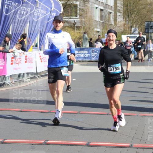 12.04.2026 - 45. Internationalen Wilhelmsburger Insellauf Strokosch-Dieckow http://msf.ph/oto/9462890 12.04.2026 11:11:53 Ziel 3758, 4252, 4744 meine-sportfotos.de