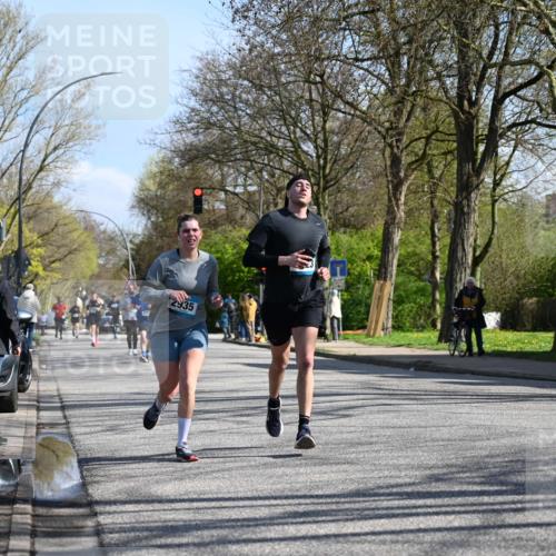 12.04.2026 - 45. Internationalen Wilhelmsburger Insellauf J. Mangold http://msf.ph/oto/9462892 12.04.2026 10:50:59 Ziel 3039, 3550, 4659, 2935, 5823, 2762, 5618, 4756, 2506, 4756, 2506, 3996, 5608, 2598, 3049, 4263, 5769, 3572, 4503 meine-sportfotos.de