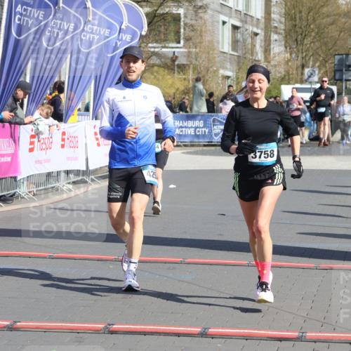 12.04.2026 - 45. Internationalen Wilhelmsburger Insellauf Strokosch-Dieckow http://msf.ph/oto/9462898 12.04.2026 11:11:53 Ziel 3758, 4252, 4744 meine-sportfotos.de
