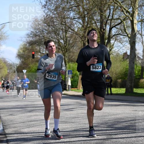 12.04.2026 - 45. Internationalen Wilhelmsburger Insellauf J. Mangold http://msf.ph/oto/9462912 12.04.2026 10:51:00 Ziel 3039, 3550, 4659, 2935, 5823, 2762, 5618, 4756, 2506, 3996, 5608, 2598, 3049, 4263, 5769, 3572, 4503 meine-sportfotos.de