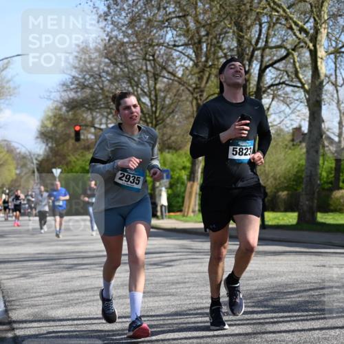 12.04.2026 - 45. Internationalen Wilhelmsburger Insellauf J. Mangold http://msf.ph/oto/9462913 12.04.2026 10:51:00 Ziel 3039, 3550, 4659, 2935, 5823, 2762, 5618, 4756, 2506, 3996, 5608, 2598, 3049, 4263, 5769, 3572, 4503 meine-sportfotos.de