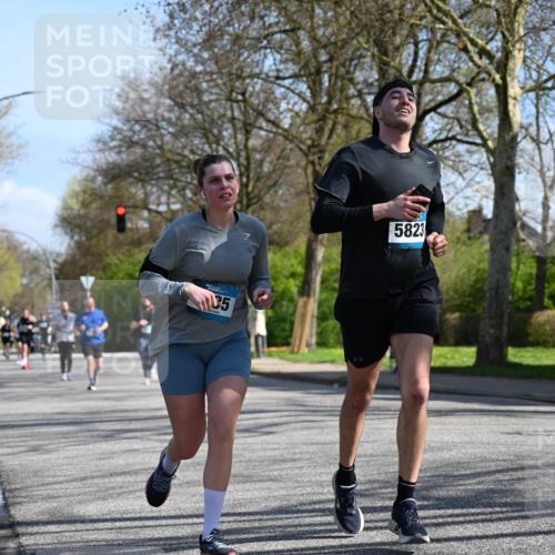 12.04.2026 - 45. Internationalen Wilhelmsburger Insellauf J. Mangold http://msf.ph/oto/9462914 12.04.2026 10:51:00 Ziel 3039, 3550, 4659, 2935, 5823, 2762, 5618, 4756, 2506, 3996, 5608, 2598, 3049, 4263, 5769, 3572, 4503 meine-sportfotos.de