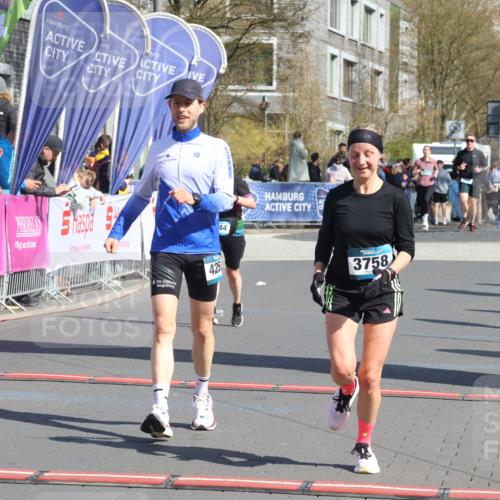12.04.2026 - 45. Internationalen Wilhelmsburger Insellauf Strokosch-Dieckow http://msf.ph/oto/9462931 12.04.2026 11:11:54 Ziel 3758, 4252, 4744 meine-sportfotos.de