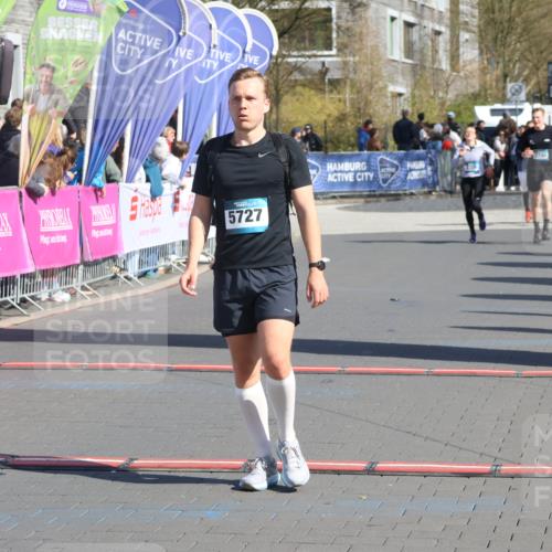 12.04.2026 - 45. Internationalen Wilhelmsburger Insellauf Strokosch-Dieckow http://msf.ph/oto/9462933 12.04.2026 10:53:10 Ziel 3237, 5727 meine-sportfotos.de