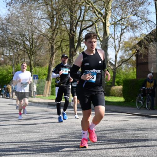 12.04.2026 - 45. Internationalen Wilhelmsburger Insellauf J. Mangold http://msf.ph/oto/9462945 12.04.2026 10:51:12 Ziel 2935, 5823, 2762, 5618, 4756, 2506, 3996, 5608, 2598, 3049, 4263, 5769, 3572, 4503, 3183, 3567, 2729, 5553, 2837, 4541, 2432 meine-sportfotos.de