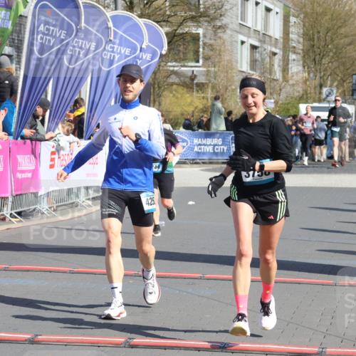 12.04.2026 - 45. Internationalen Wilhelmsburger Insellauf Strokosch-Dieckow http://msf.ph/oto/9462948 12.04.2026 11:11:54 Ziel 3758, 4252, 4744 meine-sportfotos.de