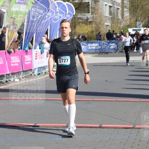 12.04.2026 - 45. Internationalen Wilhelmsburger Insellauf Strokosch-Dieckow http://msf.ph/oto/9462951 12.04.2026 10:53:11 Ziel 5727 meine-sportfotos.de