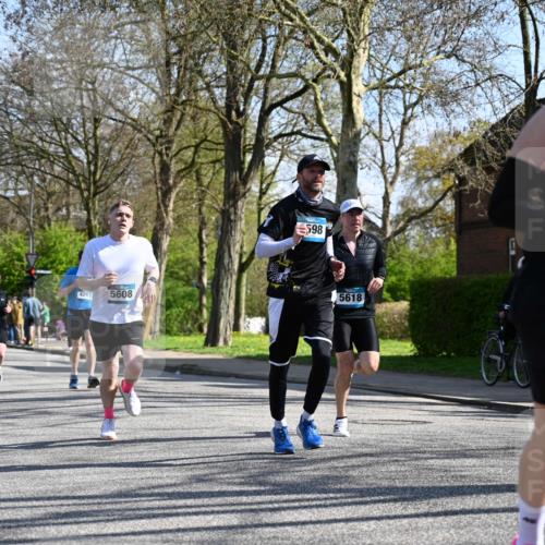 12.04.2026 - 45. Internationalen Wilhelmsburger Insellauf J. Mangold http://msf.ph/oto/9462958 12.04.2026 10:51:13 Ziel 2935, 5823, 2762, 5618, 4756, 2506, 3996, 5608, 2598, 3049, 4263, 5769, 3572, 3572, 4503, 3183, 3567, 2729, 5553, 2837, 4541, 2432 meine-sportfotos.de