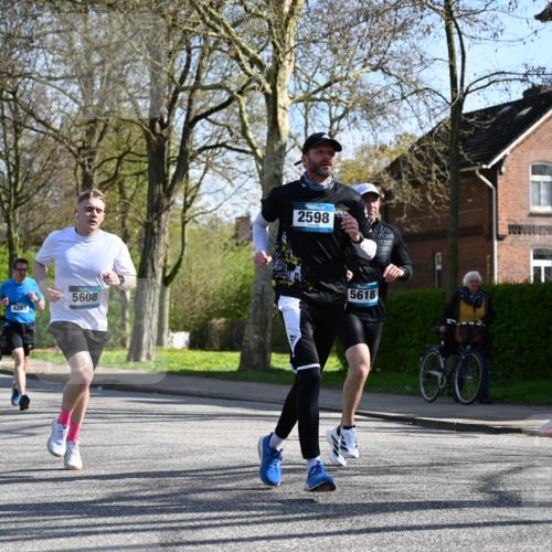 12.04.2026 - 45. Internationalen Wilhelmsburger Insellauf J. Mangold http://msf.ph/oto/9462967 12.04.2026 10:51:14 Ziel 2762, 5618, 4756, 2506, 3996, 5608, 2598, 3049, 4263, 5769, 3572, 4503, 3183, 3567, 2729, 5553, 2837, 4541, 2432 meine-sportfotos.de