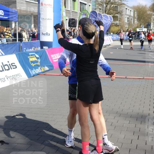 12.04.2026 - 45. Internationalen Wilhelmsburger Insellauf Strokosch-Dieckow http://msf.ph/oto/9462969 12.04.2026 11:12:00 Ziel 4744, 4430, 2644 meine-sportfotos.de