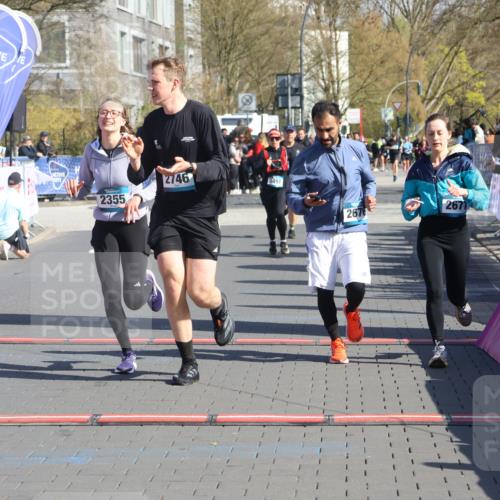 12.04.2026 - 45. Internationalen Wilhelmsburger Insellauf Strokosch-Dieckow http://msf.ph/oto/9462989 12.04.2026 10:53:16 Ziel 2746, 2355 meine-sportfotos.de