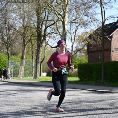 12.04.2026 - 45. Internationalen Wilhelmsburger Insellauf J. Mangold http://msf.ph/oto/9463020 12.04.2026 10:51:23 Ziel 5618, 4756, 2506, 3996, 5608, 2598, 3049, 4263, 5769, 3572, 4503, 3183, 3567, 2729, 5553, 2837, 4541, 2432, 4541, 2432, 4414, 5671, 4596, 4024 meine-sportfotos.de