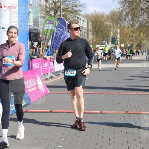 12.04.2026 - 45. Internationalen Wilhelmsburger Insellauf Strokosch-Dieckow http://msf.ph/oto/9463064 12.04.2026 11:12:08 Ziel 4430, 2644, 3112, 2725, 2770 meine-sportfotos.de