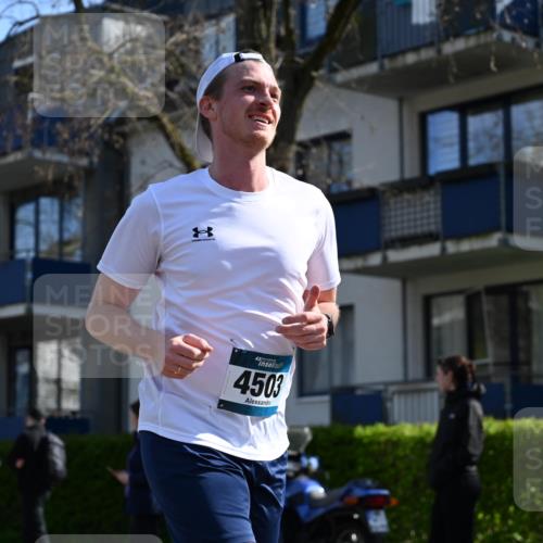 12.04.2026 - 45. Internationalen Wilhelmsburger Insellauf J. Mangold http://msf.ph/oto/9463067 12.04.2026 10:51:30 Ziel 3049, 4263, 5769, 3572, 4503, 3183, 3183, 3567, 2729, 5553, 2837, 4541, 2432, 4414, 5671, 4596, 4024, 5789, 3151, 3674, 3184 meine-sportfotos.de