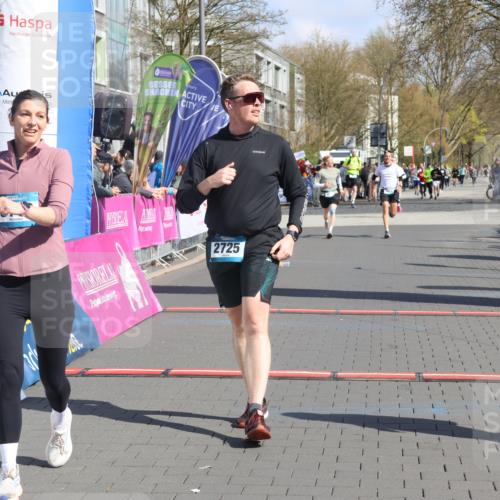 12.04.2026 - 45. Internationalen Wilhelmsburger Insellauf Strokosch-Dieckow http://msf.ph/oto/9463073 12.04.2026 11:12:08 Ziel 4430, 2644, 3112, 2725, 2770 meine-sportfotos.de