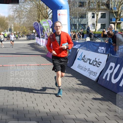 12.04.2026 - 45. Internationalen Wilhelmsburger Insellauf Strokosch-Dieckow http://msf.ph/oto/9463092 12.04.2026 11:12:09 Ziel 3112, 2725, 2770, 3029, 3028 meine-sportfotos.de