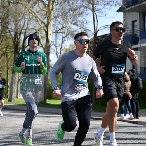 12.04.2026 - 45. Internationalen Wilhelmsburger Insellauf J. Mangold http://msf.ph/oto/9463119 12.04.2026 10:51:46 Ziel 3183, 3567, 2729, 5553, 2837, 4541, 2432, 4414, 5671, 4596, 4596, 4024, 5789, 3151, 3674, 3184, 3366, 3923, 3887, 3102, 3852, 2239, 2256, 2255, 5501, 5574, 4710 meine-sportfotos.de