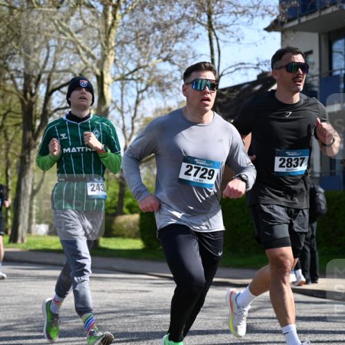 12.04.2026 - 45. Internationalen Wilhelmsburger Insellauf J. Mangold http://msf.ph/oto/9463122 12.04.2026 10:51:46 Ziel 3183, 3567, 2729, 5553, 2837, 4541, 2432, 4414, 5671, 4596, 4596, 4024, 5789, 3151, 3674, 3184, 3366, 3923, 3887, 3102, 3852, 2239, 2256, 2255, 5501, 5574, 4710 meine-sportfotos.de