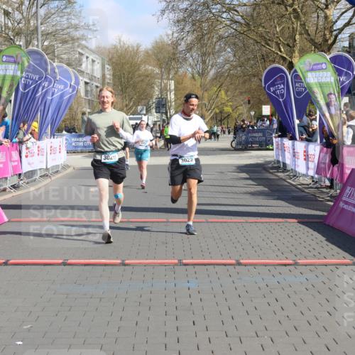 12.04.2026 - 45. Internationalen Wilhelmsburger Insellauf Strokosch-Dieckow http://msf.ph/oto/9463136 12.04.2026 11:12:13 Ziel 3029, 3028, 3751 meine-sportfotos.de