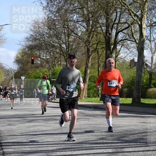 12.04.2026 - 45. Internationalen Wilhelmsburger Insellauf J. Mangold http://msf.ph/oto/9463157 12.04.2026 10:51:53 Ziel 3183, 3567, 2729, 5553, 2837, 4541, 2432, 4414, 5671, 4596, 4024, 5789, 3151, 3674, 3184, 3184, 3366, 3923, 3887, 3102, 3852, 2239, 2256, 2255, 2256, 2255, 5501, 5574, 4710, 4689, 4836 meine-sportfotos.de