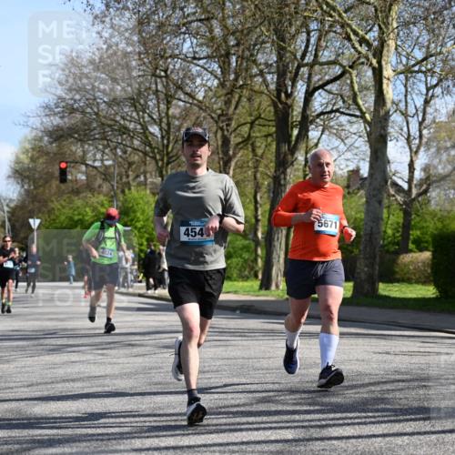 12.04.2026 - 45. Internationalen Wilhelmsburger Insellauf J. Mangold http://msf.ph/oto/9463162 12.04.2026 10:51:54 Ziel 3183, 3567, 2729, 5553, 2837, 4541, 2432, 4414, 5671, 4596, 4024, 5789, 3151, 3674, 3184, 3366, 3923, 3887, 3102, 3852, 2239, 2256, 2255, 5501, 5574, 5501, 5574, 4710, 4689, 4836, 3291 meine-sportfotos.de