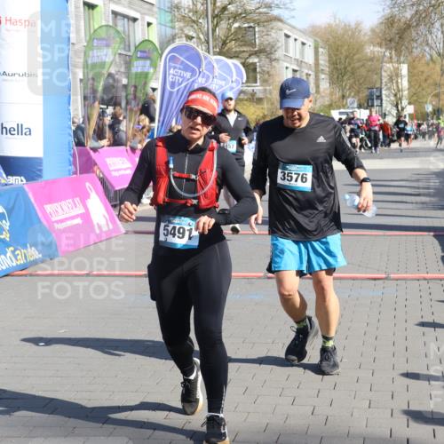 12.04.2026 - 45. Internationalen Wilhelmsburger Insellauf Strokosch-Dieckow http://msf.ph/oto/9463164 12.04.2026 10:53:24 Ziel 5491, 3576, 4457, 2978, 2004 meine-sportfotos.de