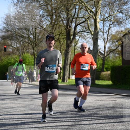 12.04.2026 - 45. Internationalen Wilhelmsburger Insellauf J. Mangold http://msf.ph/oto/9463165 12.04.2026 10:51:54 Ziel 3183, 3567, 2729, 5553, 2837, 4541, 2432, 4414, 5671, 4596, 4024, 5789, 3151, 3674, 3184, 3366, 3923, 3887, 3102, 3852, 2239, 2256, 2255, 5501, 5574, 5501, 5574, 4710, 4689, 4836, 3291 meine-sportfotos.de