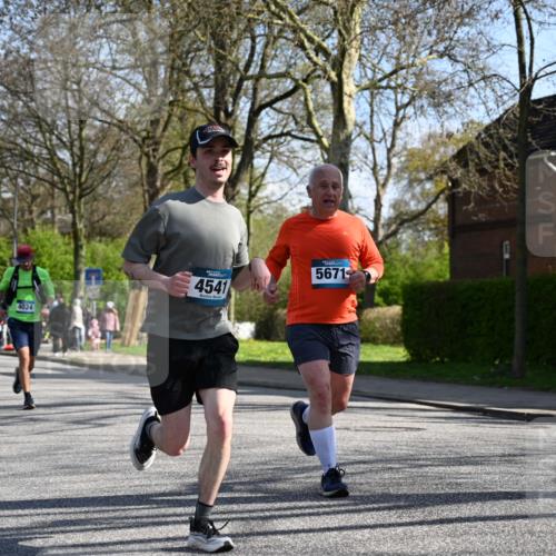 12.04.2026 - 45. Internationalen Wilhelmsburger Insellauf J. Mangold http://msf.ph/oto/9463169 12.04.2026 10:51:54 Ziel 3183, 3567, 2729, 5553, 2837, 4541, 2432, 4414, 5671, 4596, 4024, 5789, 3151, 3674, 3184, 3366, 3923, 3887, 3102, 3852, 2239, 2256, 2255, 5501, 5574, 5501, 5574, 4710, 4689, 4836, 3291 meine-sportfotos.de