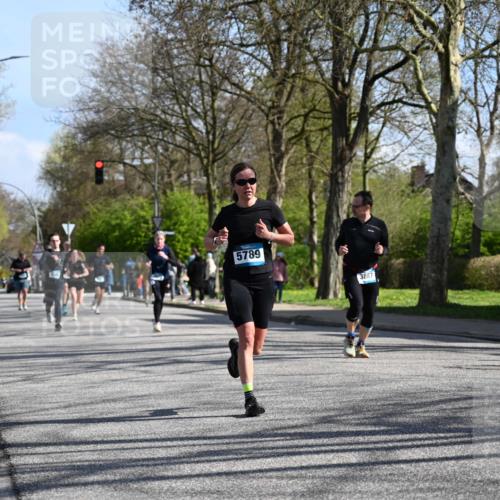 12.04.2026 - 45. Internationalen Wilhelmsburger Insellauf J. Mangold http://msf.ph/oto/9463203 12.04.2026 10:52:00 Ziel 4541, 2432, 4414, 5671, 4596, 4024, 5789, 3151, 3674, 3184, 3366, 3923, 3887, 3102, 3852, 2239, 2256, 2255, 5501, 5574, 4710, 4689, 4836, 3291, 5284, 3577, 2625 meine-sportfotos.de