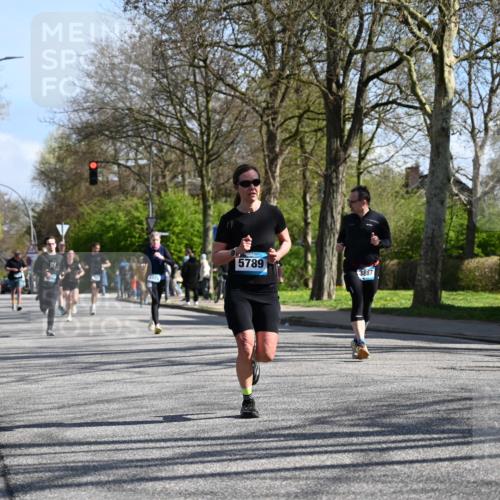 12.04.2026 - 45. Internationalen Wilhelmsburger Insellauf J. Mangold http://msf.ph/oto/9463205 12.04.2026 10:52:00 Ziel 4541, 2432, 4414, 5671, 4596, 4024, 5789, 3151, 3674, 3184, 3366, 3923, 3887, 3102, 3852, 2239, 2256, 2255, 5501, 5574, 4710, 4689, 4836, 3291, 5284, 3577, 2625 meine-sportfotos.de