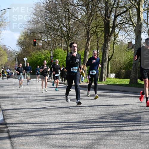 12.04.2026 - 45. Internationalen Wilhelmsburger Insellauf J. Mangold http://msf.ph/oto/9463223 12.04.2026 10:52:03 Ziel 4414, 5671, 4596, 4024, 5789, 3151, 3674, 3184, 3366, 3923, 3887, 3102, 3852, 2239, 2256, 2255, 5501, 5574, 4710, 4689, 4836, 3291, 5284, 3577, 2625, 4008, 3237 meine-sportfotos.de