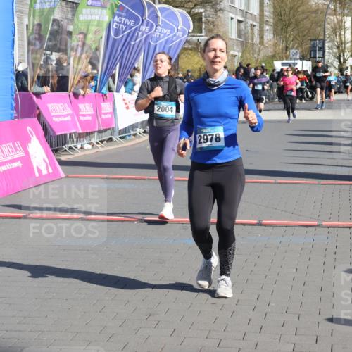 12.04.2026 - 45. Internationalen Wilhelmsburger Insellauf Strokosch-Dieckow http://msf.ph/oto/9463239 12.04.2026 10:53:28 Ziel 4457, 2978, 2004 meine-sportfotos.de