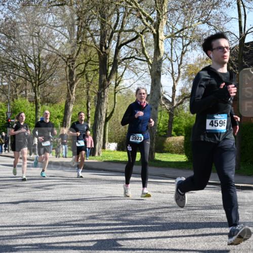 12.04.2026 - 45. Internationalen Wilhelmsburger Insellauf J. Mangold http://msf.ph/oto/9463243 12.04.2026 10:52:04 Ziel 4414, 5671, 4596, 4024, 5789, 3151, 3674, 3184, 3366, 3923, 3887, 3102, 3852, 2239, 3852, 2239, 2256, 2255, 5501, 5574, 4710, 4689, 4836, 3291, 5284, 3577, 2625, 4008, 3237, 5727 meine-sportfotos.de