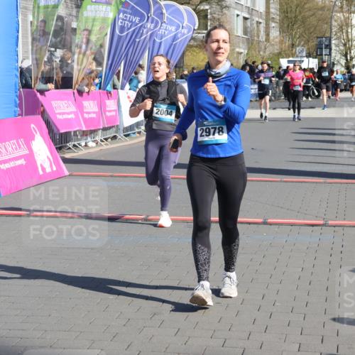 12.04.2026 - 45. Internationalen Wilhelmsburger Insellauf Strokosch-Dieckow http://msf.ph/oto/9463258 12.04.2026 10:53:28 Ziel 4457, 2978, 2004 meine-sportfotos.de