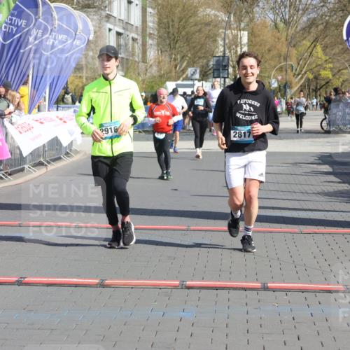 12.04.2026 - 45. Internationalen Wilhelmsburger Insellauf Strokosch-Dieckow http://msf.ph/oto/9463275 12.04.2026 11:12:29 Ziel 2817, 2916 meine-sportfotos.de