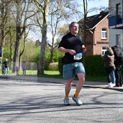 12.04.2026 - 45. Internationalen Wilhelmsburger Insellauf J. Mangold http://msf.ph/oto/9463280 12.04.2026 10:52:10 Ziel 4596, 4024, 5789, 3151, 3674, 3184, 3366, 3923, 3887, 3102, 3852, 2239, 2256, 2255, 5501, 5574, 4710, 4689, 4836, 3291, 5284, 3577, 2625, 4008, 3237, 5727 meine-sportfotos.de