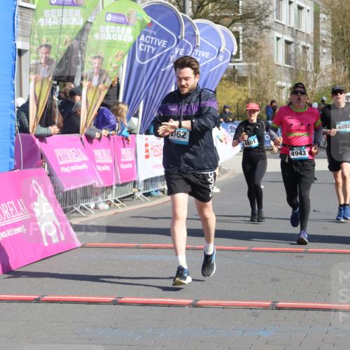 12.04.2026 - 45. Internationalen Wilhelmsburger Insellauf Strokosch-Dieckow http://msf.ph/oto/9463285 12.04.2026 10:53:35 Ziel 2162, 4943, 4801, 4802 meine-sportfotos.de