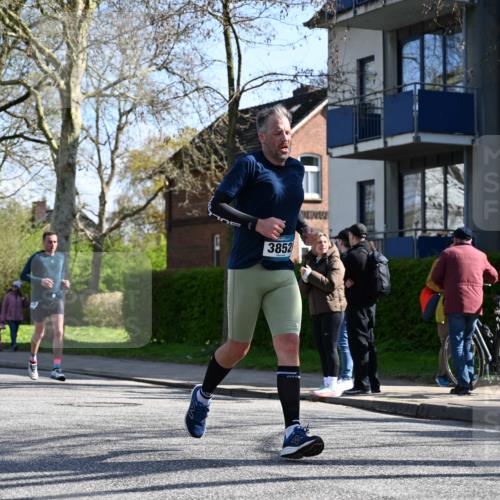 12.04.2026 - 45. Internationalen Wilhelmsburger Insellauf J. Mangold http://msf.ph/oto/9463288 12.04.2026 10:52:13 Ziel 5789, 3151, 3674, 3184, 3366, 3923, 3887, 3102, 3852, 2239, 2256, 2255, 5501, 5574, 4710, 4689, 4836, 3291, 5284, 3577, 2625, 4008, 4008, 3237, 5727, 2746, 2355 meine-sportfotos.de