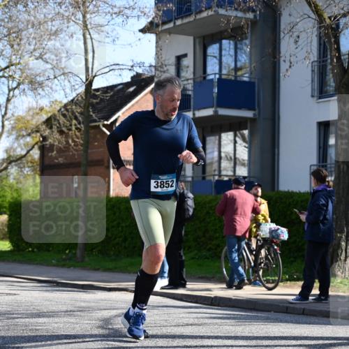 12.04.2026 - 45. Internationalen Wilhelmsburger Insellauf J. Mangold http://msf.ph/oto/9463292 12.04.2026 10:52:13 Ziel 5789, 3151, 3674, 3184, 3366, 3923, 3887, 3102, 3852, 2239, 2256, 2255, 5501, 5574, 4710, 4689, 4836, 3291, 5284, 3577, 2625, 4008, 4008, 3237, 5727, 2746, 2355 meine-sportfotos.de