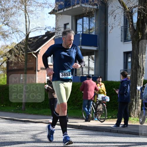 12.04.2026 - 45. Internationalen Wilhelmsburger Insellauf J. Mangold http://msf.ph/oto/9463293 12.04.2026 10:52:13 Ziel 5789, 3151, 3674, 3184, 3366, 3923, 3887, 3102, 3852, 2239, 2256, 2255, 5501, 5574, 4710, 4689, 4836, 3291, 5284, 3577, 2625, 4008, 4008, 3237, 5727, 2746, 2355 meine-sportfotos.de