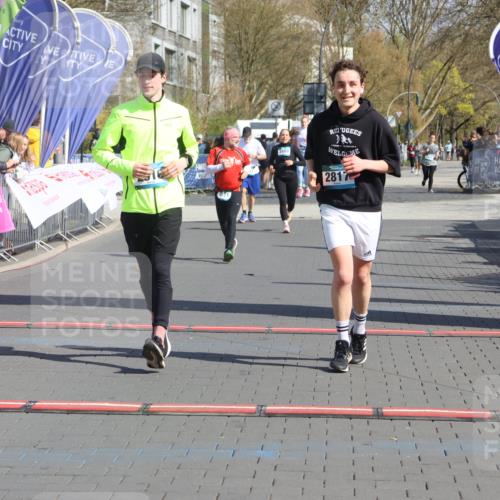 12.04.2026 - 45. Internationalen Wilhelmsburger Insellauf Strokosch-Dieckow http://msf.ph/oto/9463294 12.04.2026 11:12:29 Ziel 2817, 2916 meine-sportfotos.de
