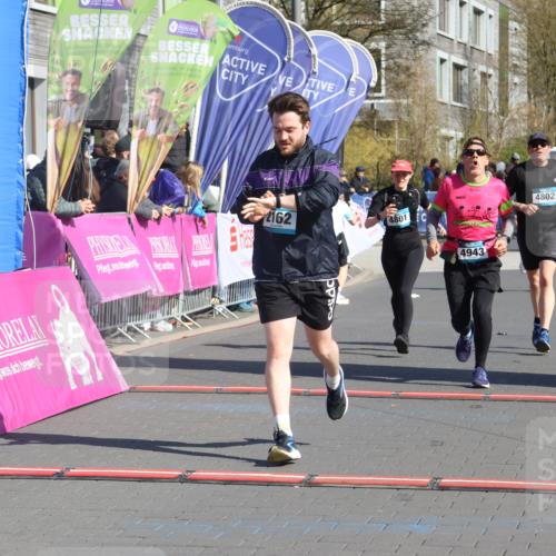 12.04.2026 - 45. Internationalen Wilhelmsburger Insellauf Strokosch-Dieckow http://msf.ph/oto/9463295 12.04.2026 10:53:35 Ziel 2162, 4943, 4801, 4802 meine-sportfotos.de