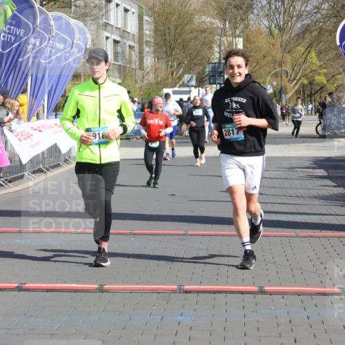 12.04.2026 - 45. Internationalen Wilhelmsburger Insellauf Strokosch-Dieckow http://msf.ph/oto/9463312 12.04.2026 11:12:29 Ziel 2817, 2916 meine-sportfotos.de