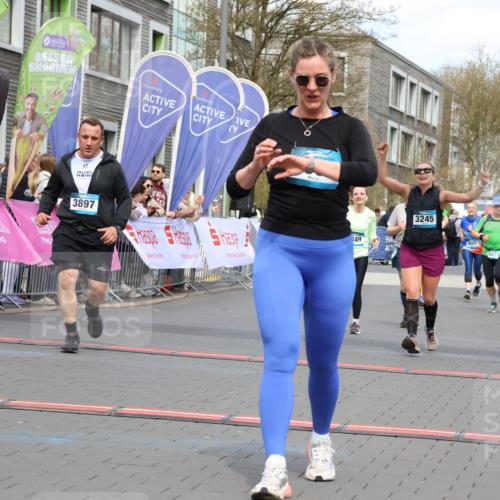 12.04.2026 - 45. Internationalen Wilhelmsburger Insellauf Strokosch-Dieckow http://msf.ph/oto/9463321 12.04.2026 13:16:48 Ziel 5261, 3220, 4502, 3897, 3245, 4849, 3195 meine-sportfotos.de